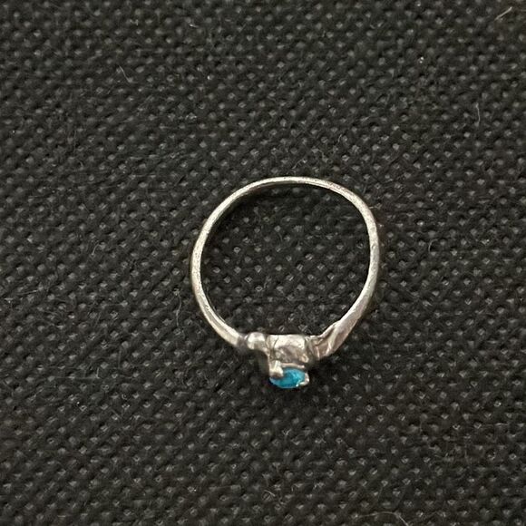 Thin ring with a blue gem - Picture 2 of 6